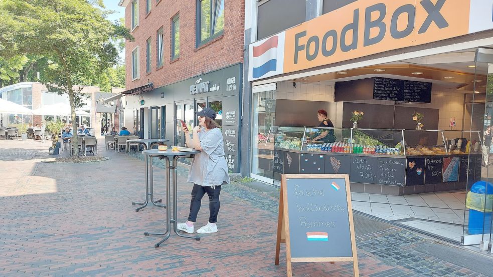 Seit einer Woche ist der niederländische Imbiss „Foodbox“ in Emden eröffnet. Foto: Hanssen