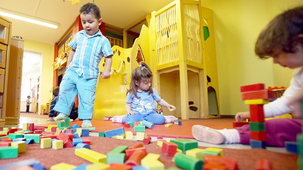Glücklich sind in Leer die Eltern, die für ihre Kinder tatsächlich einen Betreuungsplatz finden. Symbolfoto: Charisius/dpa