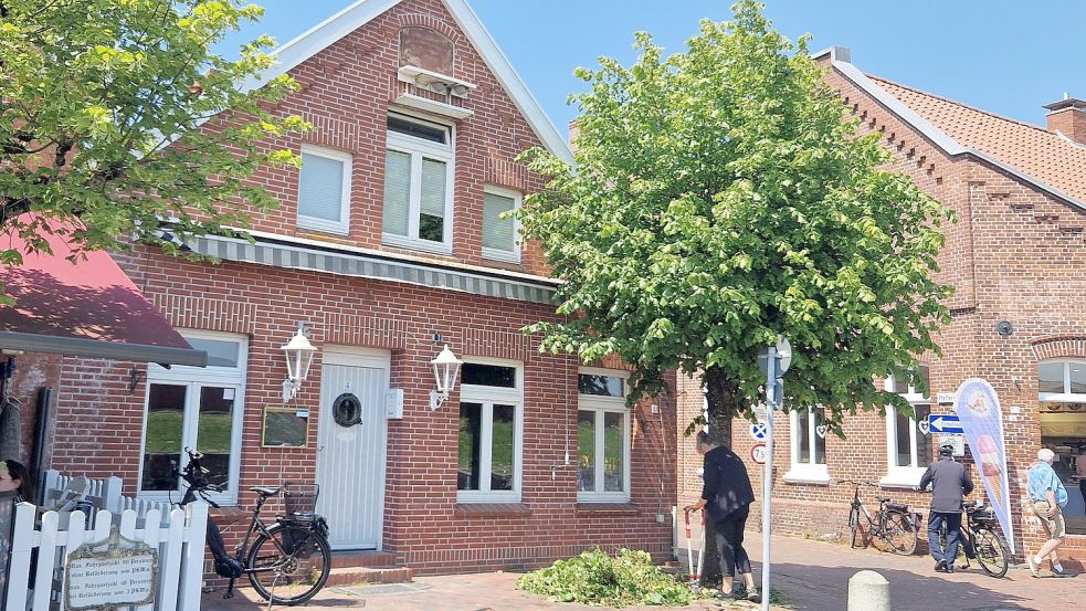 In die Kultkneipe Fliegender Holländer soll wieder Leben einkehren. Karsten Stockhecker hat das Lokal gepachtet und wird es im Juli eröffnen. Foto: Gettkowski
