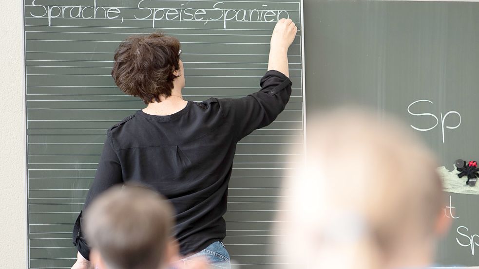 An manchen Schulen in Niedersachsen werden die Klassen vor den Ferien auffällig leer. Foto: Sebastian Gollnow/dpa
