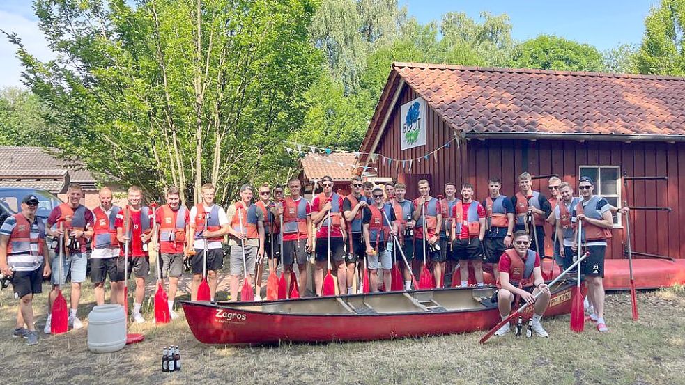 Die neue Mannschaft von TuRa 07 Westrhauderfehn traf sich am Samstag zu einer Team-Building-Maßnahme. Foto: Privat