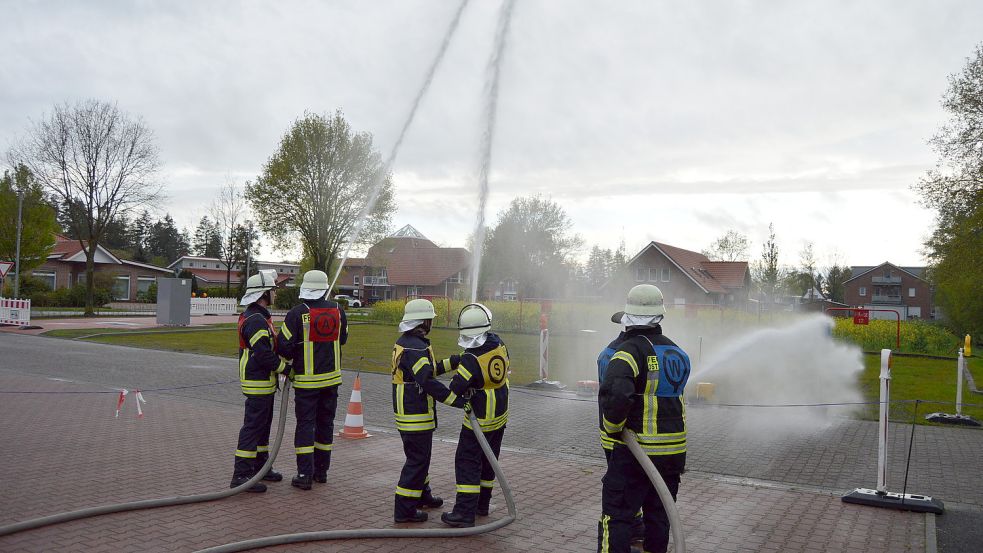 Beim Kreisfeuerwehrverbandsfest in Holte wird es einen Schnelligkeitswettbewerb der Feuerwehren geben. Foto: Weers/Archiv