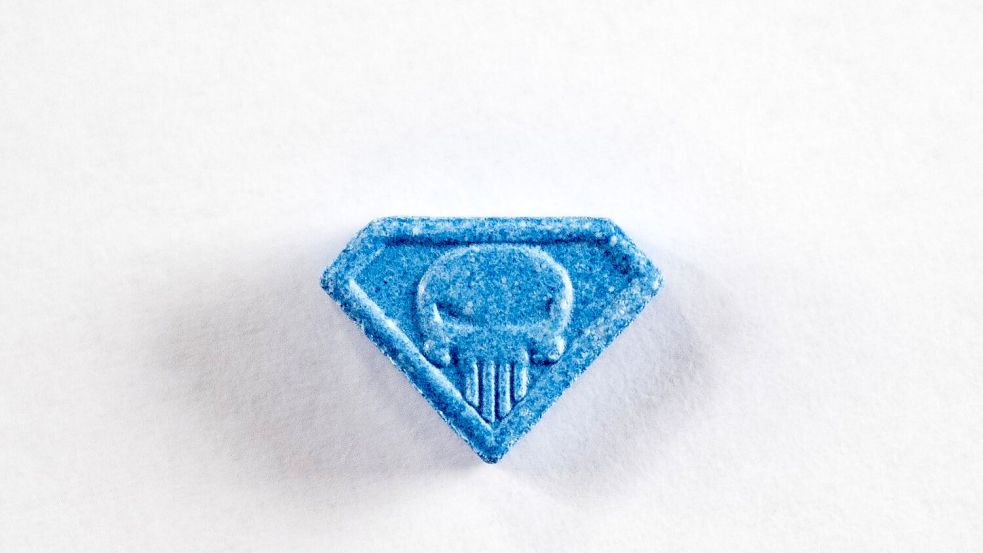 Ecstasy-Pille „Blue Punisher“ Foto: Ennio Leanza/Keystone/dpa