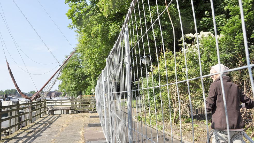 Die Bauzäune stehen schon monatelang an ihrem Platz. Foto: Wolters