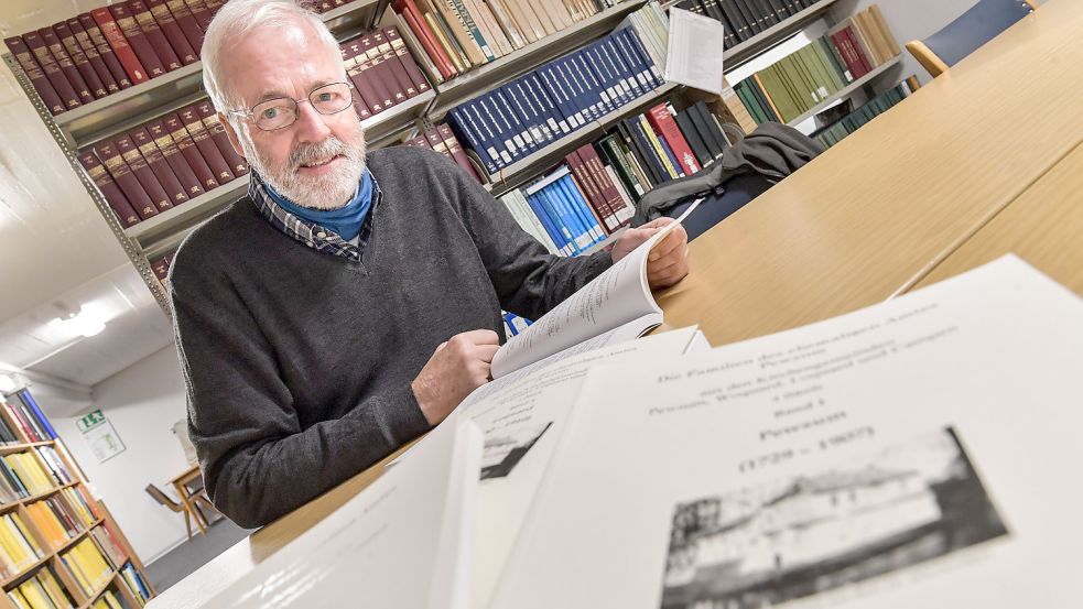 Helmut Fischer, Vorsitzender der Upstalsboom-Gesellschaft, forscht Familiengeschichten ostfriesischer Auswanderer. Foto: Archiv/Ortgies