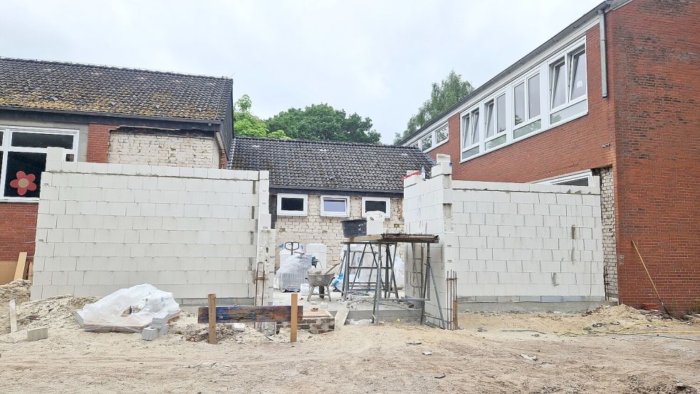 Die Aula, die auch sehr oft für öffentliche Veranstaltungen genutzt wird, bekommt einen Erweiterungsanbau mit Foyer, Sanitärbereich, Garderobe, Küche und Lager. Foto: Gettkowski