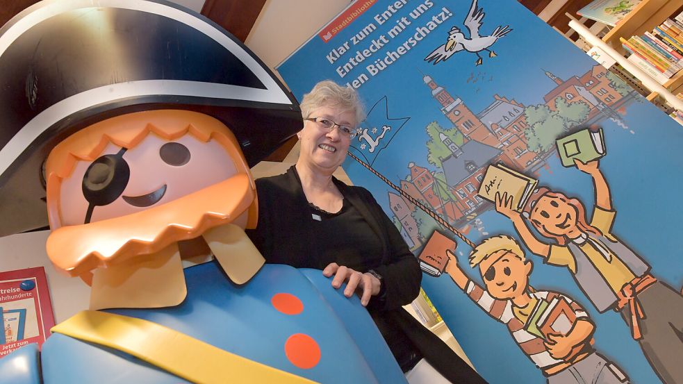 Antje Hamer-Hümmling geht in dieser Woche in den Ruhestand. Sie leitete 25 Jahre die Stadtbibliothek in Leer. Foto: Ortgies