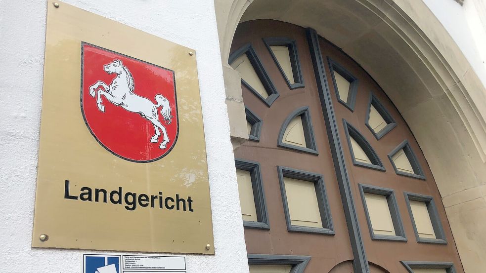 Vor dem Landgericht in Aurich ist der Rhauderfehner am Dienstag verurteilt worden. Foto: Zein
