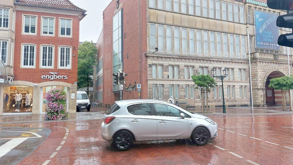 Die Ampel vor dem alten Rathaus soll die nächsten Wochen ausgeschaltet bleiben. Foto: Hanssen