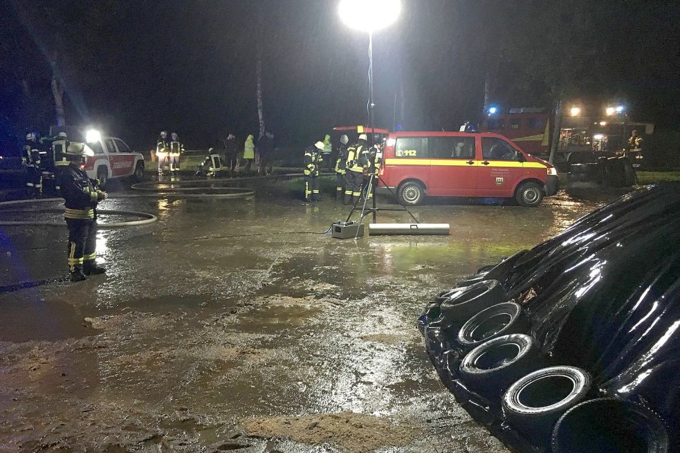 Zahlreiche Einsatzkräfte waren vor Ort. Bild: Feurwehr