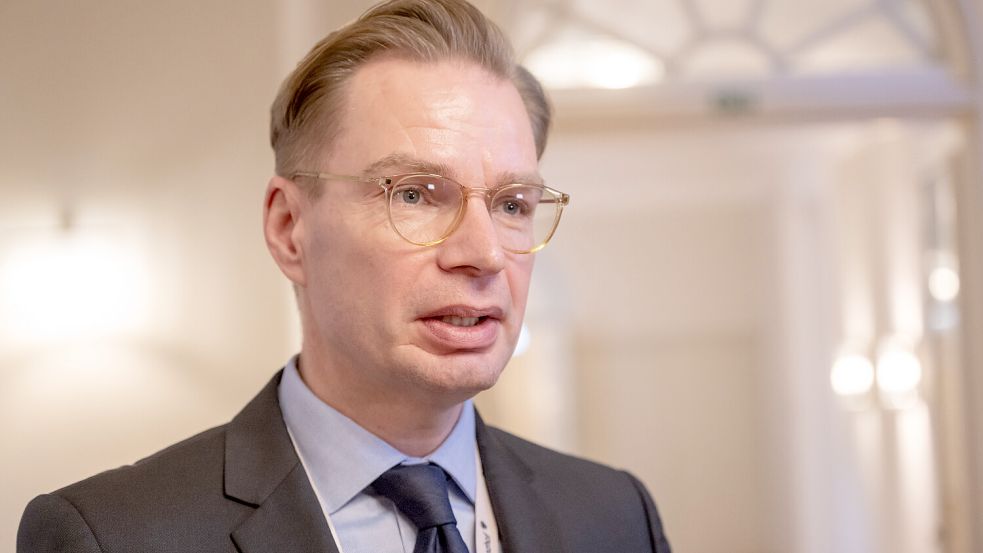 Reiner Holznagel sieht auf den Bundeshaushalt in den nächsten Jahren durch gestiegene Zinsen hohe Lasten zukommen. Darauf müssten sich alle Ressorts vorbereiten. Foto: Peter Kneffel/dpa