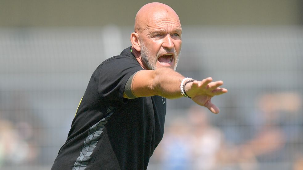 Kickers-Trainer Stefan Emmerling hofft auf einen erneut torhungrigen Auftritt seines Teams. Foto: Ortgies