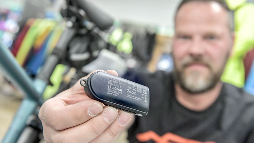 Mit diesem GPS-Tracker der Firma Bosch lassen sich Fahrräder, die kein ab Werk verbautes Sicherungssystem haben, nachrüsten. Foto: Ortgies