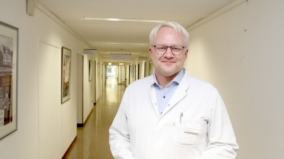 Chefarzt Dr. Jens Bräunlich hat in Emden die erste Post-Covid-Ambulanz der Region aufgebaut. Foto: Päschel