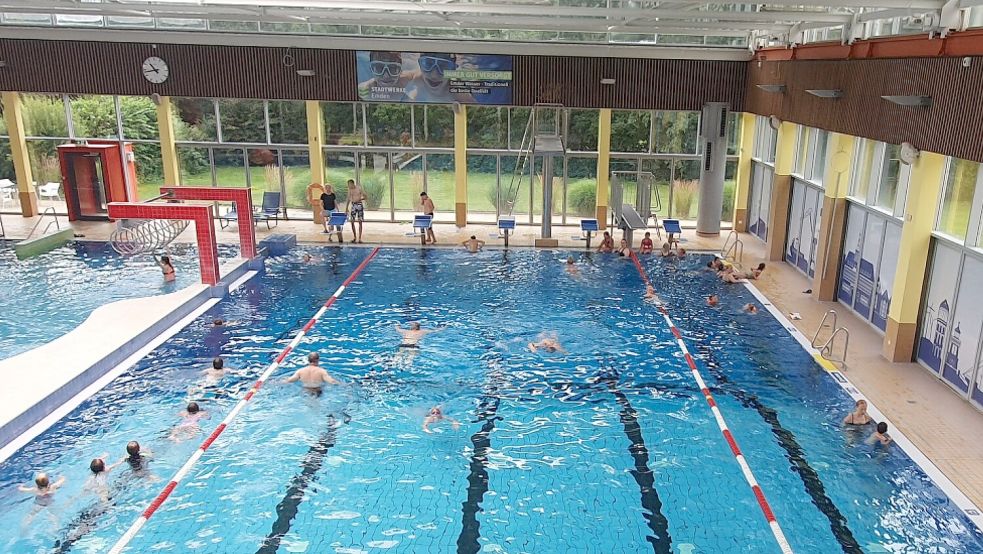 Die ersten Kinder, die im Van-Ameren-Bad ihren Schwimmkurs begonnen haben, konnten am Mittwoch in der Friesentherme weiterüben. Foto: Friesentherme