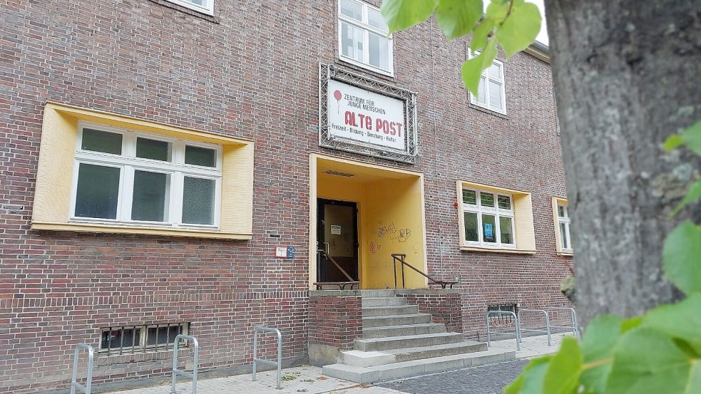 Die Sanierung des Jugendzentrums Alte Post wird sich noch eine Weile hinziehen. Fotos: Hanssen