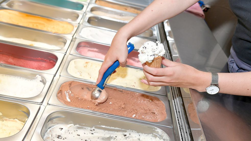 Bei der „Greetsieler Eiscreme“ arbeiten seit Jahren Schüler in der Ferienzeit. Foto: Wagenaar