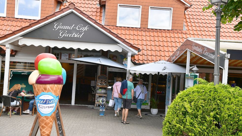 Bei der "Greetsieler Eiscreme" arbeiten in den Sommerferien mehrere Schüleraushilfen. Foto: Wagenaar