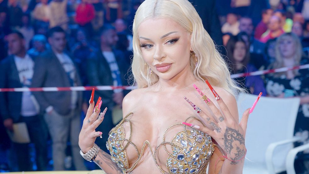 Auffälligkeit ist ihr Markenzeichen: Influencerin und Rapperin Katja Krasavice zieht die Blicke auf sich – nicht nur wegen ihrer Musik. Foto: Henning Kaiser/dpa