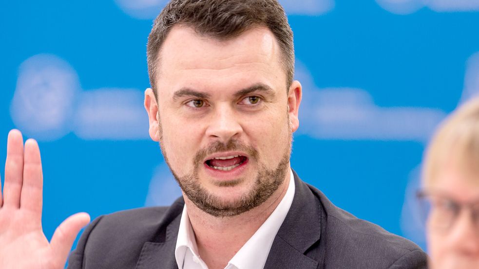Landrat Tino Schomann aus Nordwestmecklenburg sagt, was ihn in Deutschland an der Diskussion um Asyl und Flüchtlinge stört. Foto: dpa