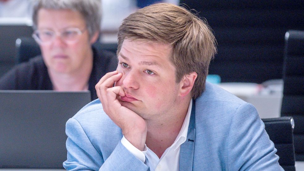 Ist inzwischen eine bundesweite Berühmtheit: der parlamentarischer Geschäftsführer der SPD-Fraktion von Mecklenburg-Vorpommern, Philipp da Cunha. Foto: Jens Büttner/dpa