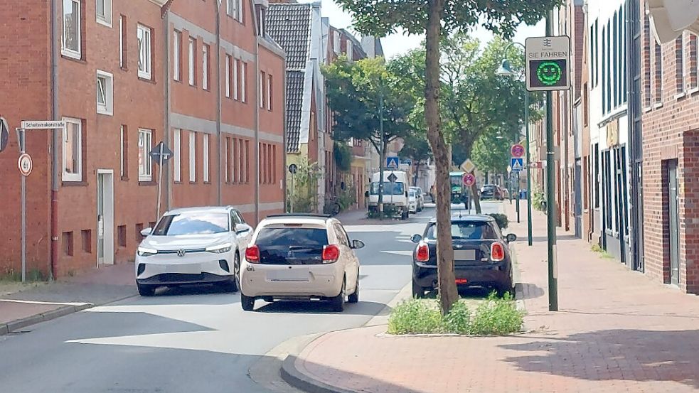 Wer die richtige Geschwindigkeit einhält, bekommt ein grünes Smiley zu sehen. Fotos: Hanssen