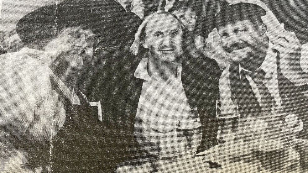 Sie waren gute Freunde: Willem (von links), Otto Waalkes und Bauer Piepenbrink alias Günther Willumeit. Fotos: H. Müller/Archiv