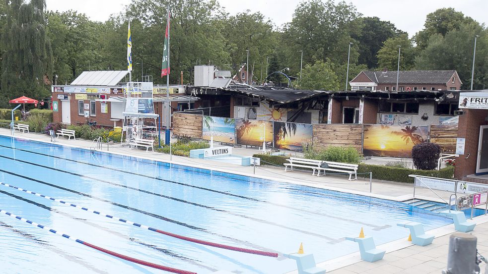 Von der Brandruine soll im Bad in den nächsten Tagen kaum noch etwas zu sehen sein. Foto: J. Doden