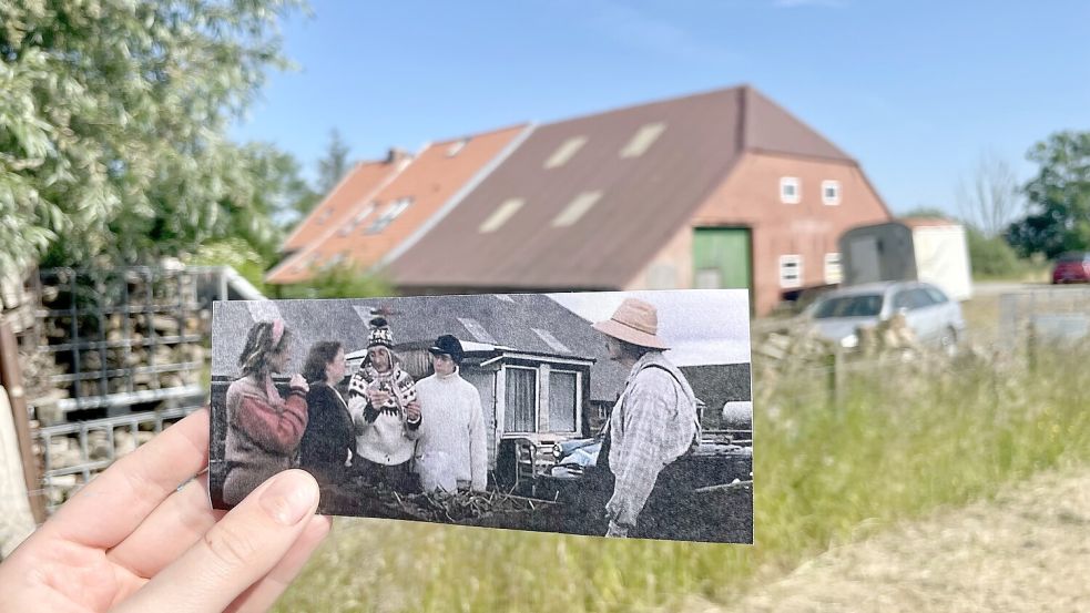 Drehort der Szene beim Biohof war bei einem Bauernhof am Deich in Manslagt. Foto: Weiden