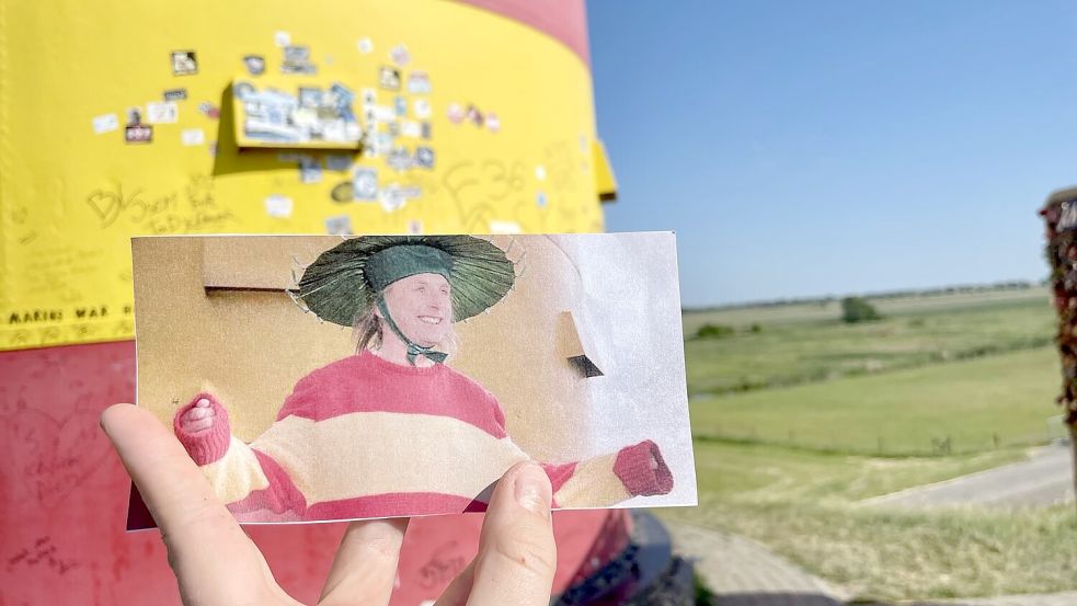 Otto als Touristenführer am Pilsumer Leuchtturm. Foto: Weiden