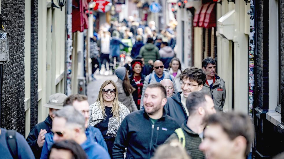 Lange wimmelte die Amsterdamer Innenstadt vor Touristen – das soll sich jetzt ändern. Foto: imago images/ANP