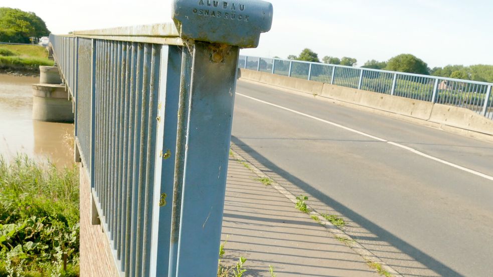 Der Ledabrücke, ein Nachkriegsbau, steht noch auf den alten Pfeilern seiner Vorgängerin. Sie war vor Ende des Zweiten Weltkriegs von den Deutschen gesprengt worden, um den Vormarsch der Alliierten zu stoppen. Foto: Wieking