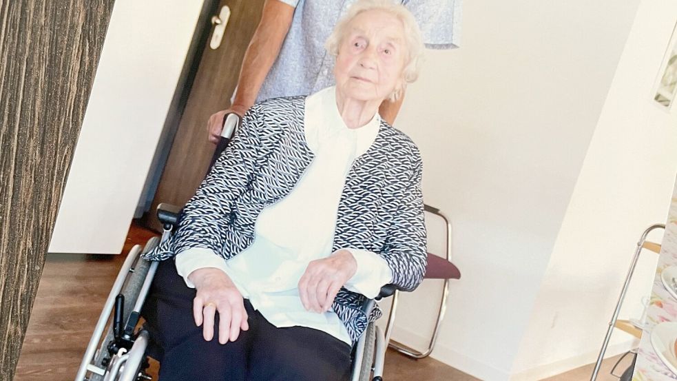 Maria Anders mit ihrem Sohn Werner. Wenn die Hundertjährige über ihn spricht, strahlt sie übers ganze Gesicht und sie klingt stolz. Dieses Foto hat ihre Schwiegertochter Doris gemacht. Foto: Doris Anders