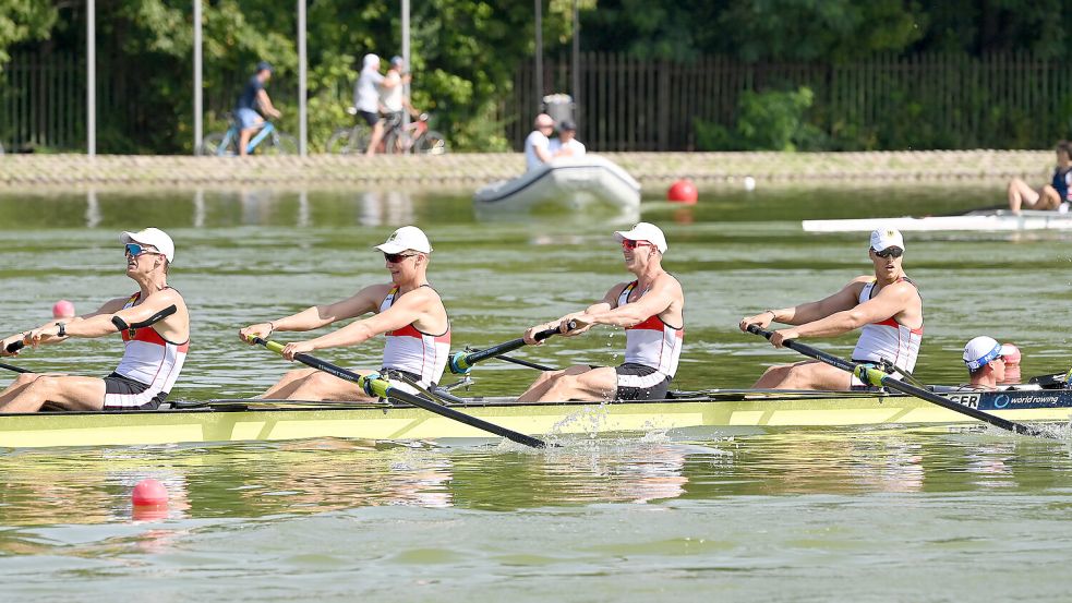 Der Leeraner Leonard Brahms (Zweiter von links) hofft, sich für weitere Auftritte im A-Team empfohlen zu haben. Foto: DRV/meinruderbild
