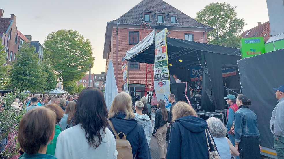 Jeden Donnerstag zieht es Musikfans an die "Tonne". Die Veranstaltungsreihe "Summer in the City" ist ein fester Bestandteil des Emder Sommers geworden. Foto: Hanssen/Archiv