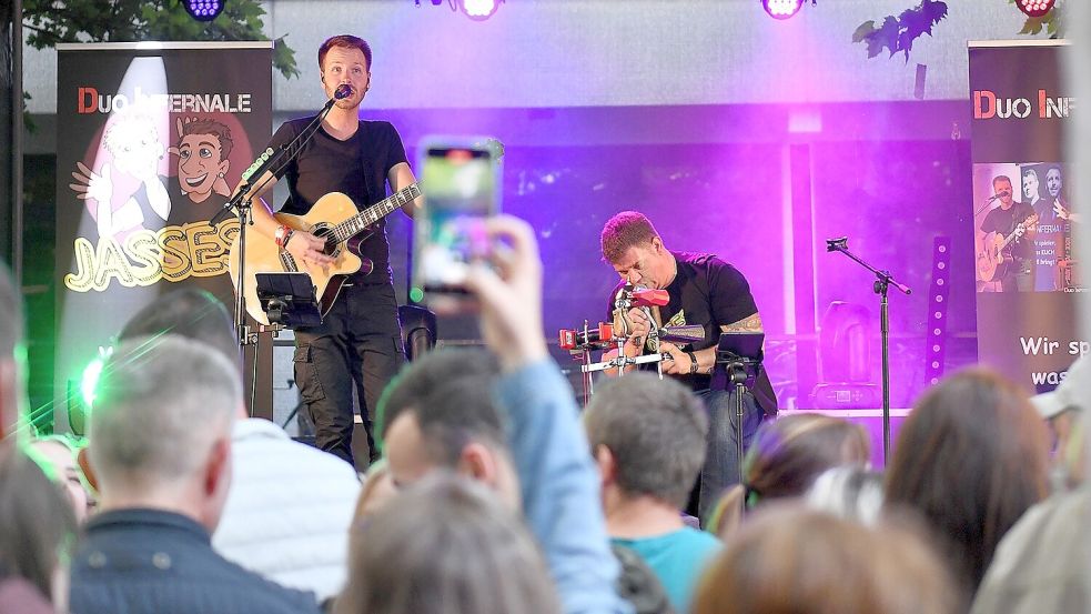 Das Duo Infernale trug sein „Jasses“ betiteltes Programm vor. Foto: Stromann