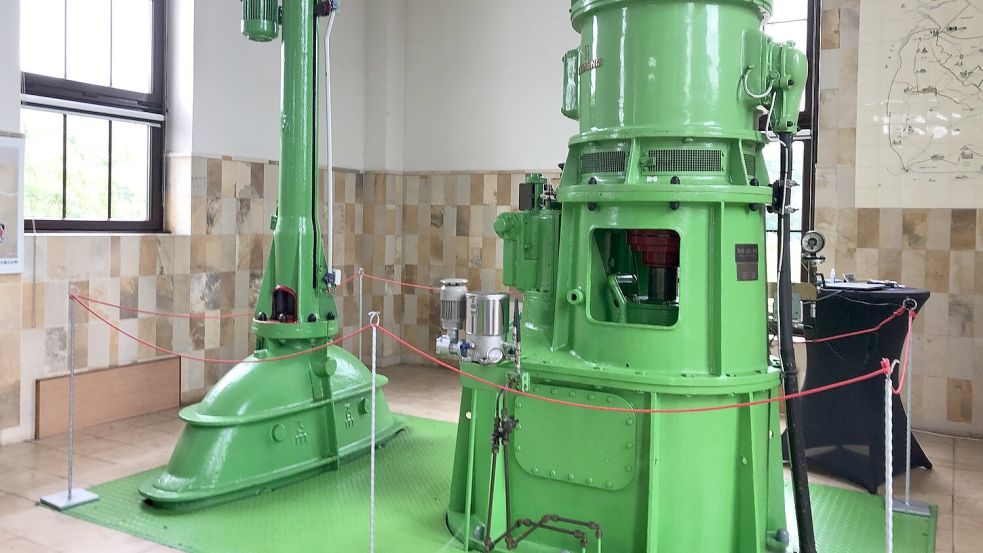 Die Pumpen im Schöpfwerk in Greetsiel können bei öffentlichen Führungen genauer betrachtet werden. Foto: Kraft
