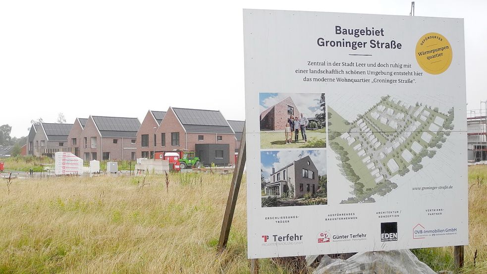 Das große Schild zeigt, wie die Gebäude in dem neuen Quartier verteilt sein werden. Foto: Wolters