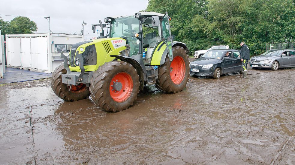 Dieser Regen war selbst für Wacken zu heftig: Die Campingflächen sind voller Matsch und größtenteils unbewohnbar. Foto: IMAGO/Dirk Jacobs