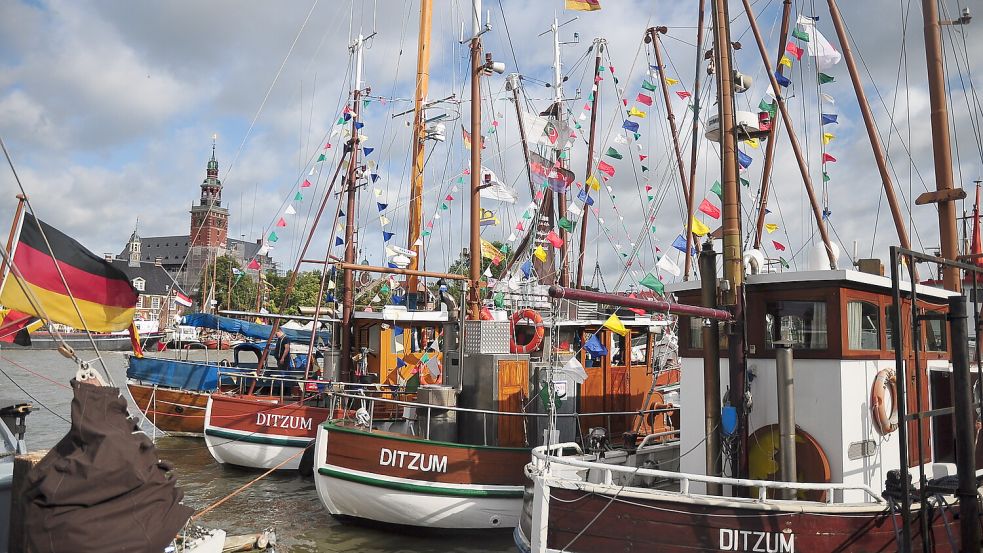 Im Leeraner Hafen werden 70 Traditionsschiffe erwartet. Foto: Wolters/Archiv