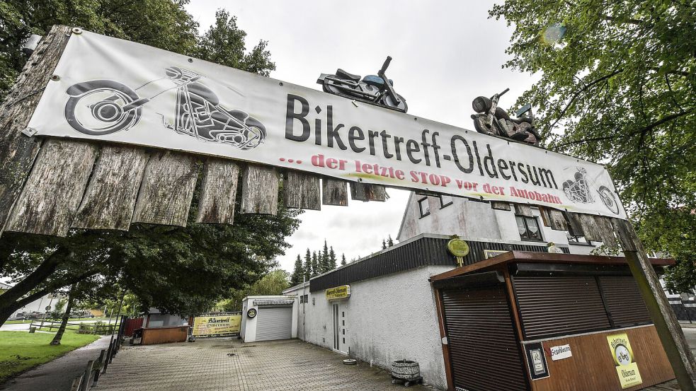 Aus Altersgründen haben Renate und Joachim Bakker den Bikertreff in Oldersum aufgegeben und suchen einen Käufer. Foto: Ortgies