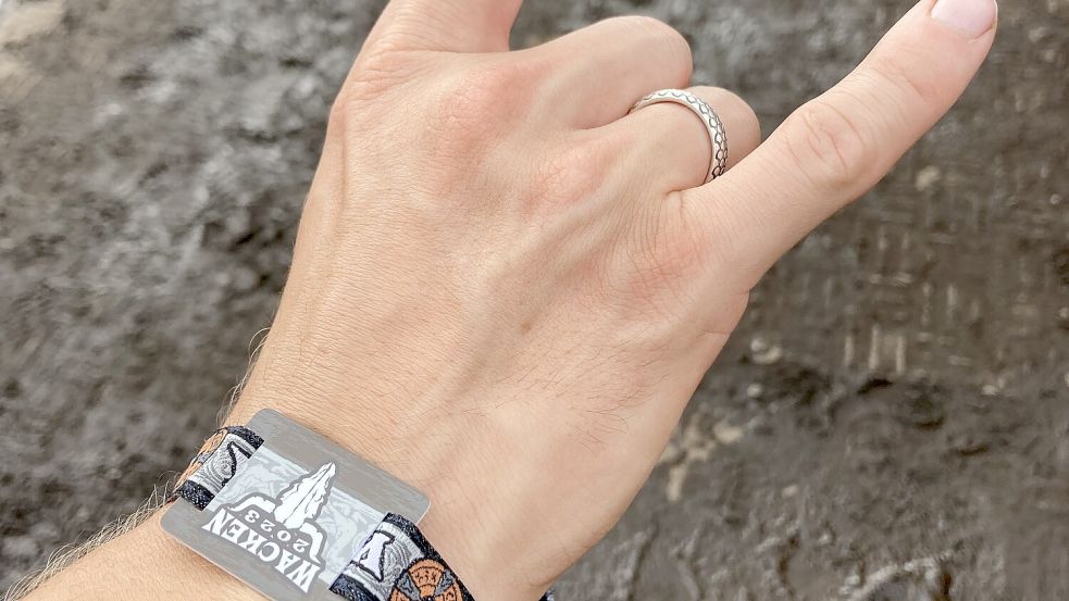 So ein Festival-Bändchen hätten zigtausende WOA-Karten-Besitzer gern 2023 gehabt - sie bekamen aber keins, weil sie gar nicht erst anreisen durften. Foto: Anna Krohn