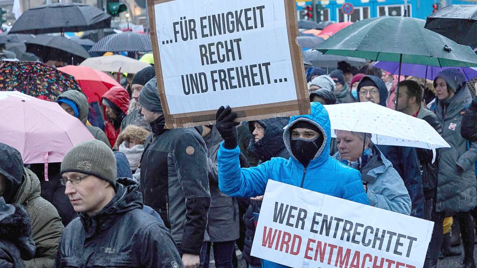 Laut einer aktuellen Studie glauben mehr Menschen an Verschwörungstheorien. Foto: dpa/Georg Wendt