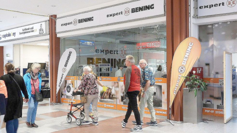 Es nur eine Übergangslösung: Der Technikfachmarkt Expert-Bening hat vorübergehend einen kleineres Geschäft im DOC bezogen, bis die Dachreparaturen abgeschlossen sind. Foto: F. Doden