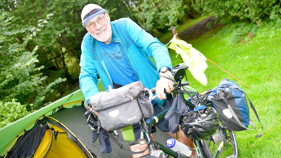 Alles, was Phillipe Comte bei seinen Reisen braucht, kann er mit seinem Fahrrad transportieren. Foto: Wagenaar