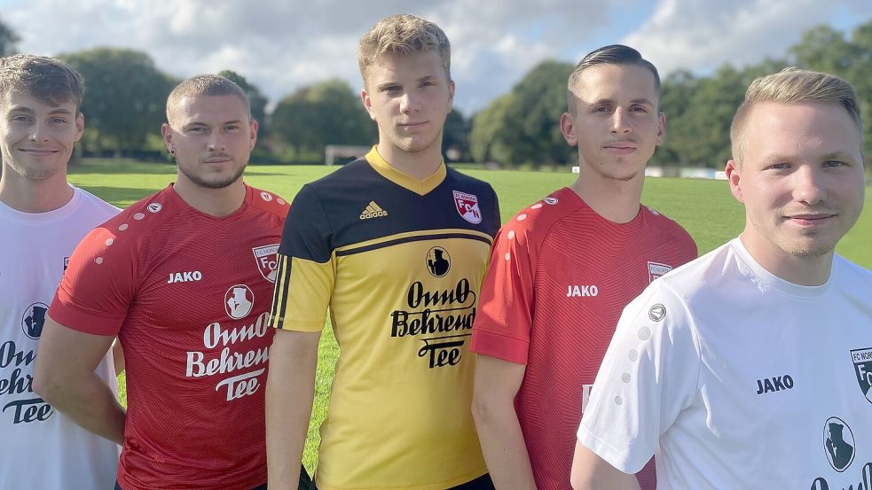 Das Foto zeigt die Neuzugänge des FC Norden (von links): Joris Kosin, Alex Schmidt, Hauke Buß, Fidijas Perquku und Helge Thiele. Wilko Poppinga und Henning Dreier fehlen. Foto: Privat