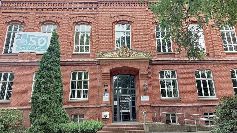 Hinter dem historischen Gebäude an der Bergmannstraße finden sich hochmoderne Studieneinrichtungen.