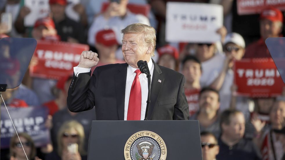 Schon vor der US-Präsidentschaftswahl 2020 konnte Donald Trump viele Menschen auf seine Seite ziehen. Bei vielen hält die Treue noch bis heute an. Foto: dpa/AP/Matt Rourke