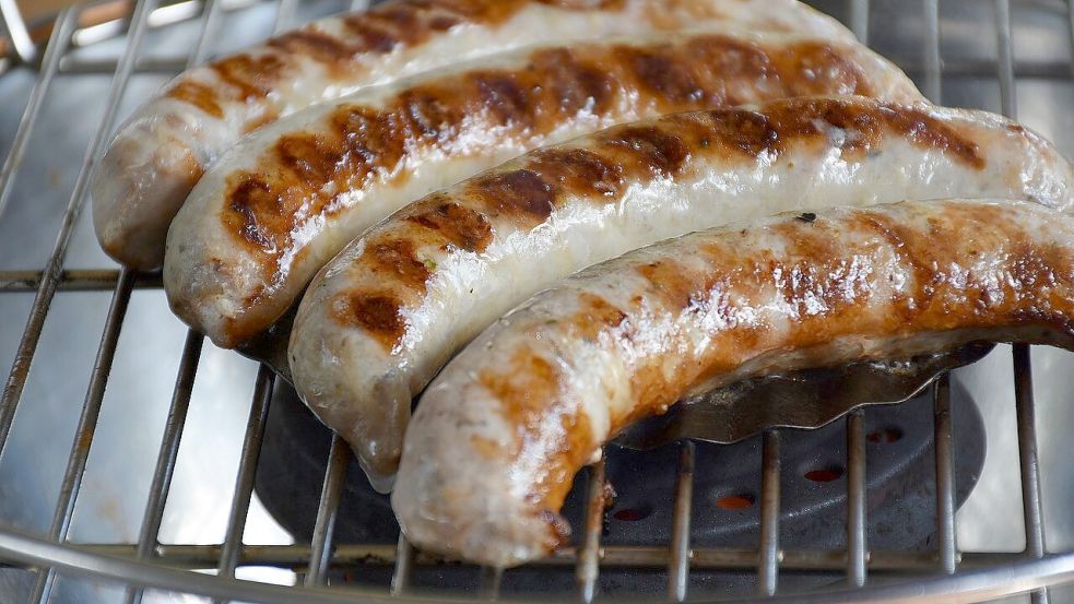 Die Wurst bei Emder Heimspielen wird vom Edewechter „Wurstkönig“ Rolf Bley geliefert. Symbolfoto: Pixabay