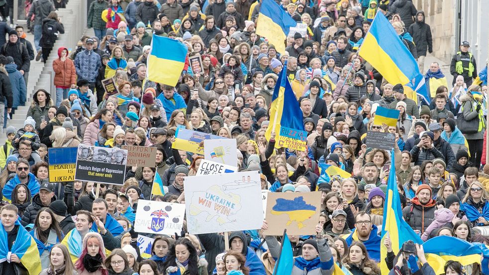 Große Solidaritätsdemonstration für die Ukraine zeigen die europäische Unterstützung auf, hier in Edinburgh. Foto: dpa/PA Wire/Lesley Martin